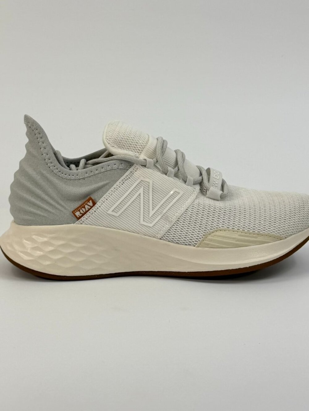 New Balance Women's Fresh Foam Roav 'Sea Salt' WROAVRW size 6